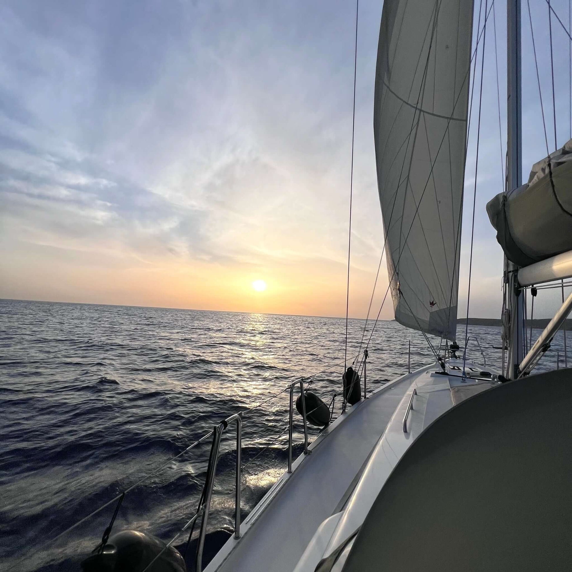sunset cruise sailing boaqt